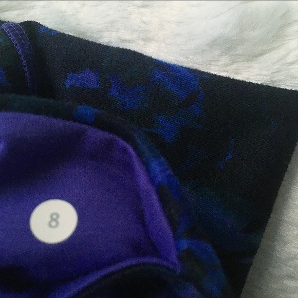 Lululemon Blue Floral Wunder Under Crop Leggings - Picture 7 of 8